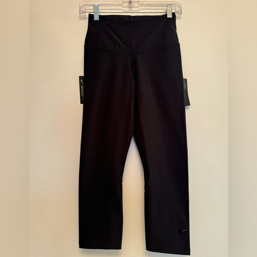 NIKE — Cropped black power train workout pants, size small